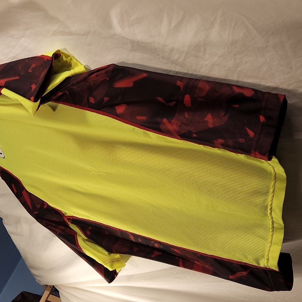 UNDER ARMOUR SHIRT - Picture 6 of 8
